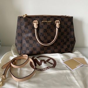 Michael Kors hand bag like new